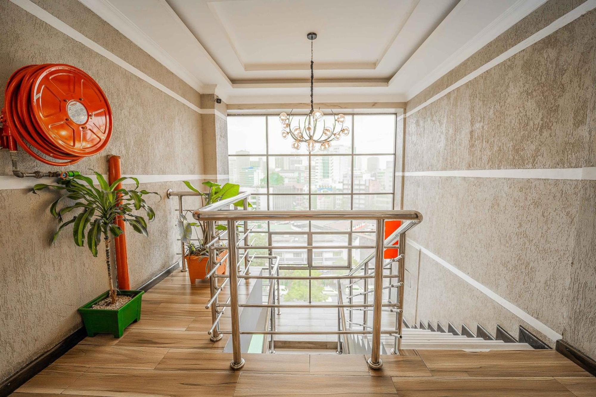 Hemak Suites Hotel Найроби Экстерьер фото