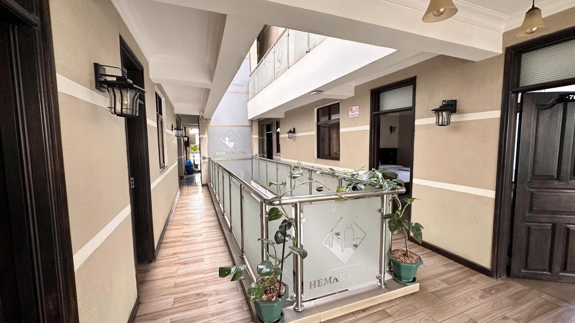 Hemak Suites Hotel Найроби Экстерьер фото